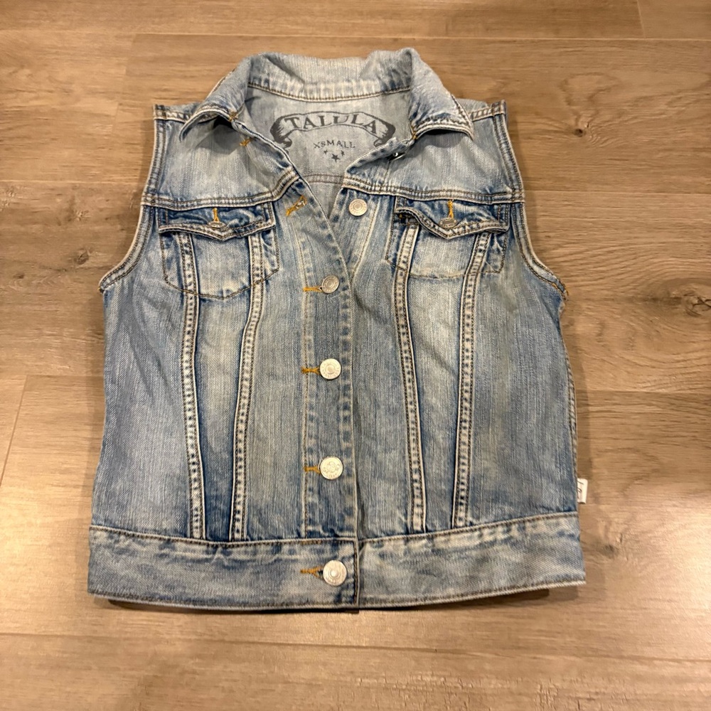 Aritzia Talula Jean Sleeveless Vest - sz. XS